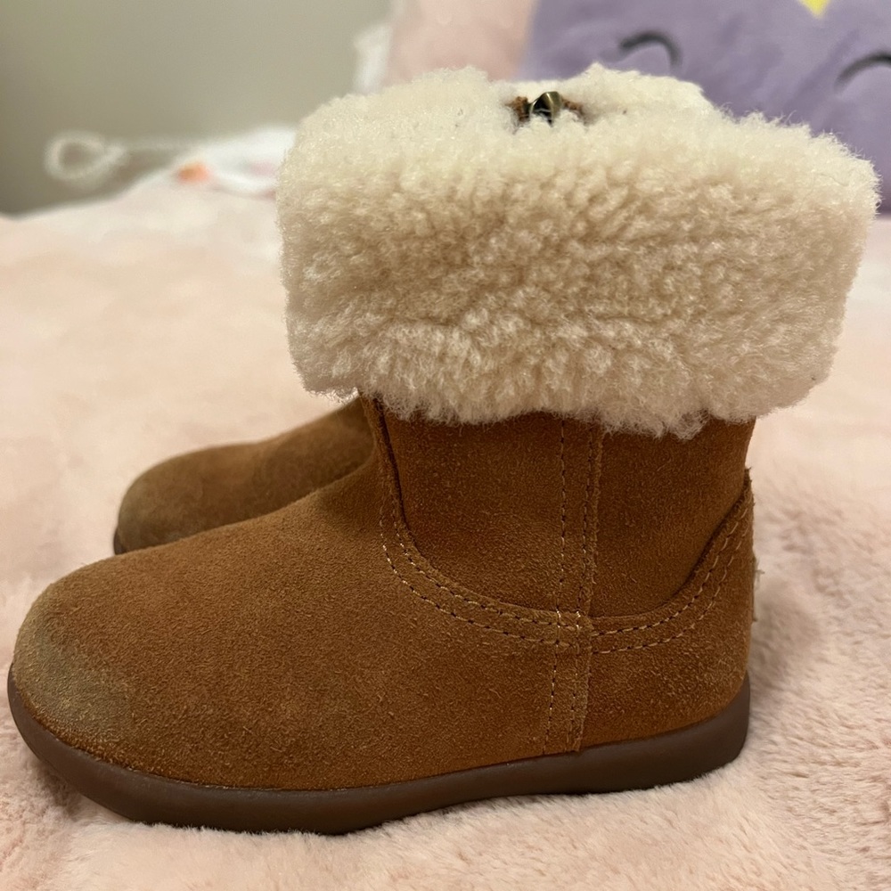 Ugg boots toddler size 6.5